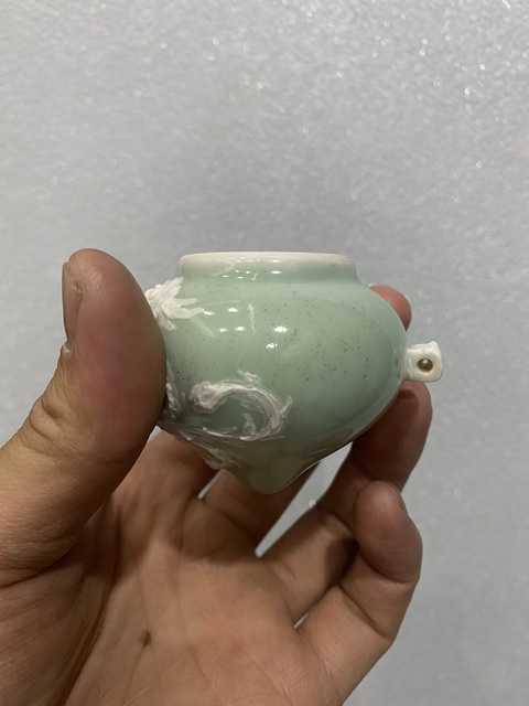 古玩陶瓷豆青釉堆白鳳凰牡丹紋鳥食罐拍賣，當前價格800元
