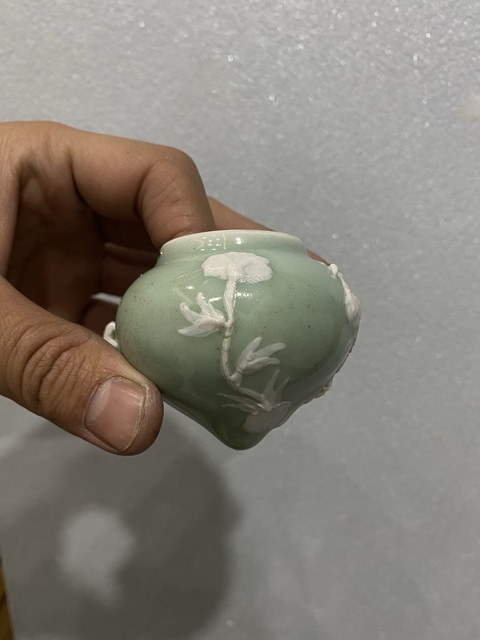 古玩陶瓷豆青釉堆白鳳凰牡丹紋鳥食罐拍賣，當前價格800元
