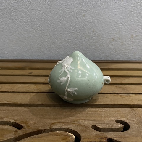 古玩陶瓷豆青釉堆白鳳凰牡丹紋鳥食罐拍賣，當前價格800元