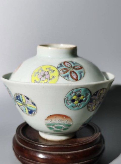 古玩陶瓷粉彩皮球花紋蓋碗拍賣,當前價格3500元