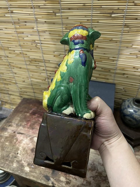 古玩陶瓷民國素三彩案頭獅子拍賣,當前價格650元