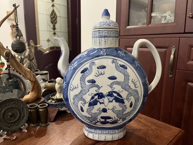 古玩陶瓷龍紋執(zhí)壺拍賣，當(dāng)前價(jià)格599元