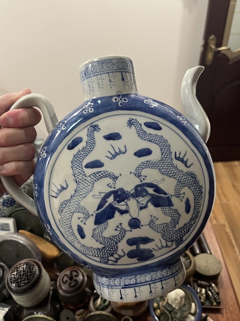 古玩陶瓷龍紋執(zhí)壺拍賣，當(dāng)前價(jià)格599元