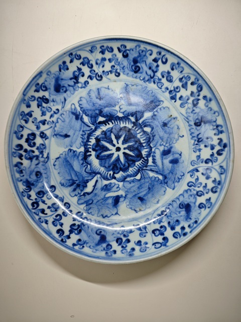 古玩陶瓷明中期青花纏枝花卉紋盤拍賣,當前價格8765元