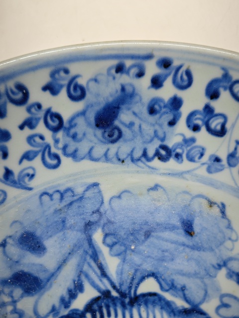 古玩陶瓷明中期青花纏枝花卉紋盤拍賣,當前價格8765元