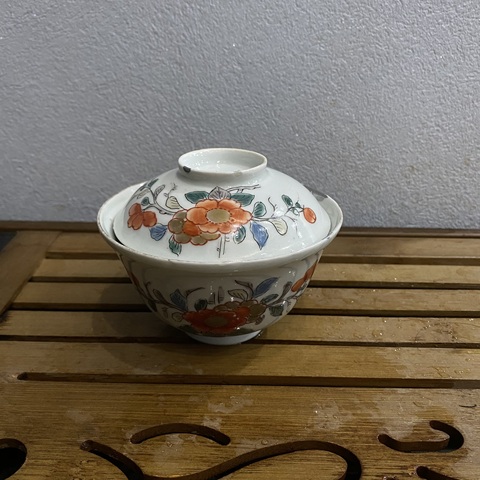 古玩陶瓷花蝶紋蓋碗拍賣,當(dāng)前價格800元