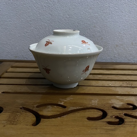 古玩陶瓷花蝶紋蓋碗拍賣,當(dāng)前價格800元