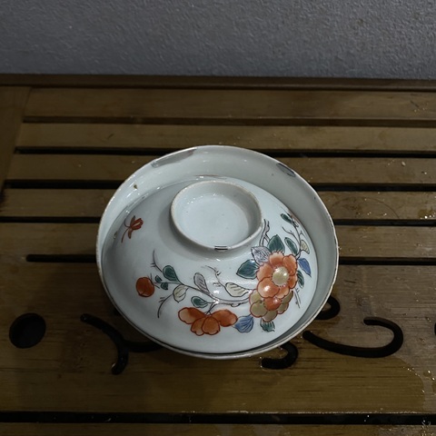 古玩陶瓷花蝶紋蓋碗拍賣,當(dāng)前價格800元