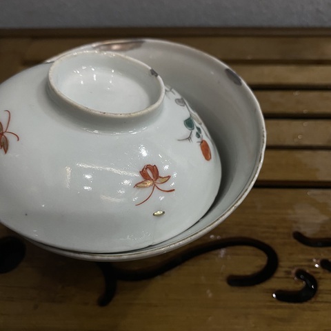古玩陶瓷花蝶紋蓋碗拍賣,當(dāng)前價格800元