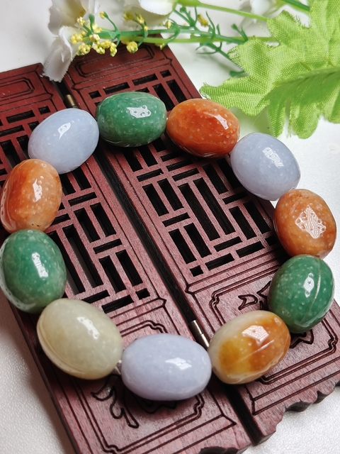 古玩玉器天然翡翠手串(帶翡翠鑒定證書(shū))拍賣(mài),當(dāng)前價(jià)格25000元