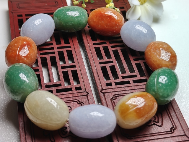 古玩玉器天然翡翠手串(帶翡翠鑒定證書(shū))拍賣(mài),當(dāng)前價(jià)格25000元