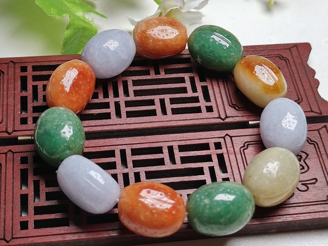 古玩玉器天然翡翠手串(帶翡翠鑒定證書(shū))拍賣(mài),當(dāng)前價(jià)格25000元