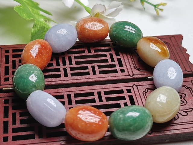 古玩玉器天然翡翠手串(帶翡翠鑒定證書(shū))拍賣(mài),當(dāng)前價(jià)格25000元