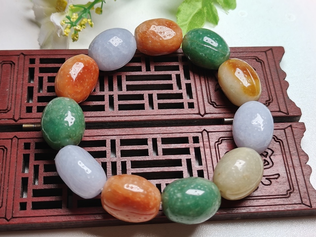 古玩玉器天然翡翠手串(帶翡翠鑒定證書(shū))拍賣(mài),當(dāng)前價(jià)格25000元