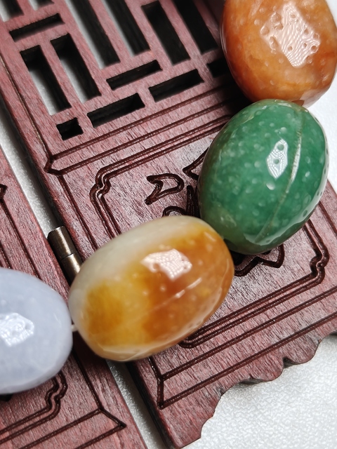 古玩玉器天然翡翠手串(帶翡翠鑒定證書(shū))拍賣(mài),當(dāng)前價(jià)格25000元