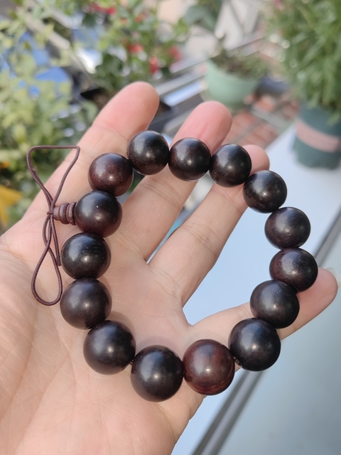 古玩雜項(xiàng)紅木(小葉紫檀)雕刻佛珠拍賣,當(dāng)前價格1800元
