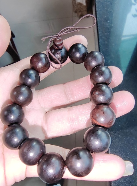 古玩雜項(xiàng)紅木(小葉紫檀)雕刻佛珠拍賣,當(dāng)前價格1800元