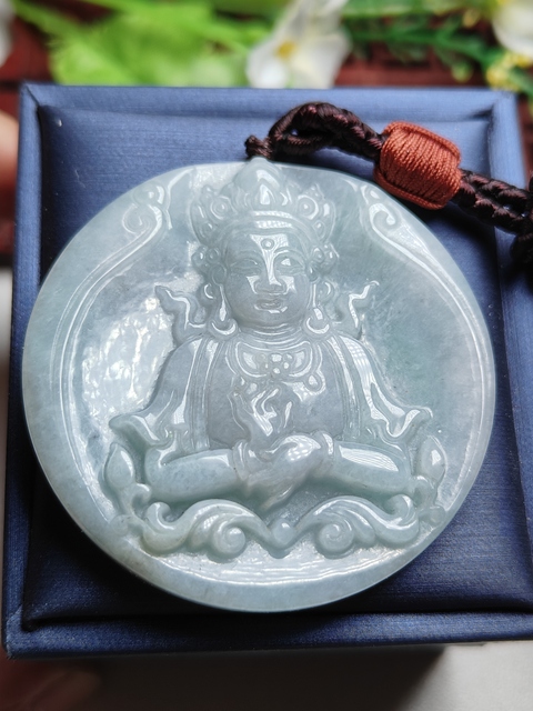 古玩玉器天然翡翠觀音題材掛件(帶翡翠鑒定證書)拍賣，當前價格399元