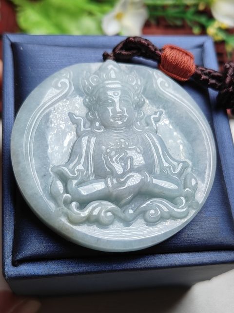古玩玉器天然翡翠觀音題材掛件(帶翡翠鑒定證書)拍賣，當前價格399元