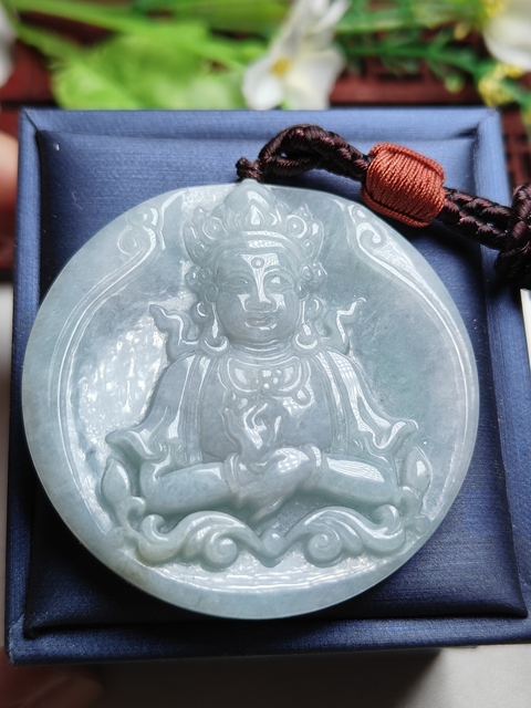 古玩玉器天然翡翠觀音題材掛件(帶翡翠鑒定證書)拍賣，當前價格399元