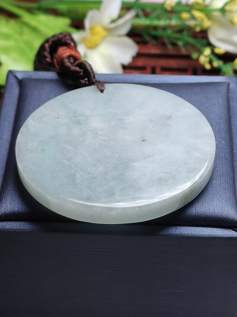 古玩玉器天然翡翠觀音題材掛件(帶翡翠鑒定證書)拍賣，當前價格399元