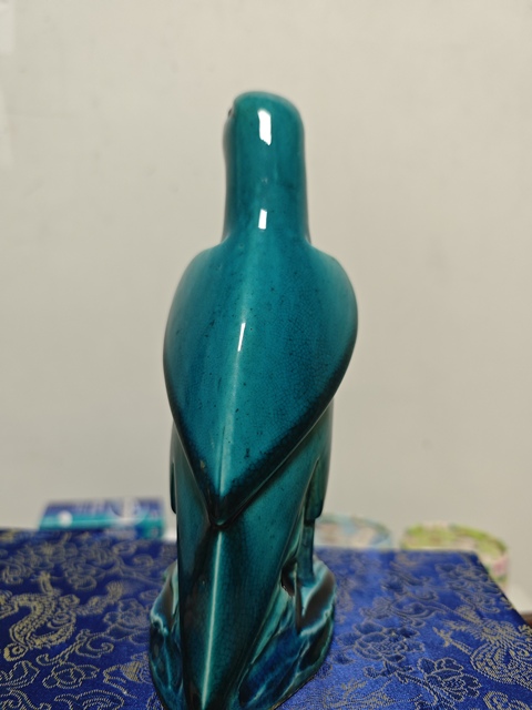 古玩陶瓷孔雀藍釉鸚鵡鳥擺件拍賣，當前價格6500元
