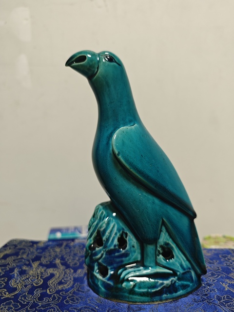 古玩陶瓷孔雀藍釉鸚鵡鳥擺件拍賣，當前價格6500元