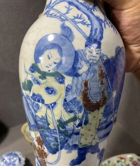 古玩陶瓷清釉下三彩人物故事紋觀音瓶拍賣，當前價格5600元