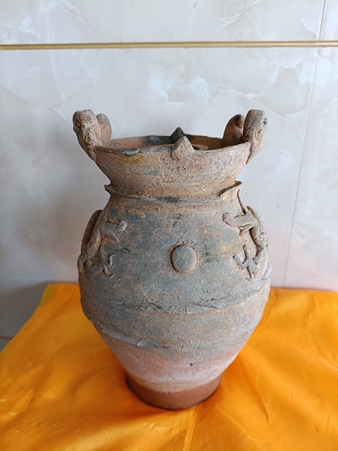古玩陶瓷宋代西壩窯貼塑龍紋罐拍賣，當前價格598元