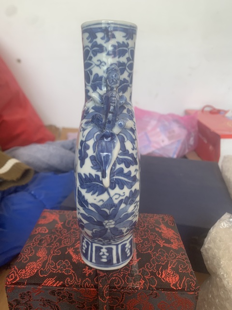 古玩陶瓷市井人物紋青花抱月瓶拍賣，當前價格6800元