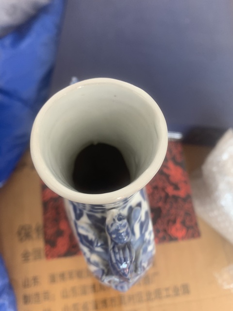古玩陶瓷市井人物紋青花抱月瓶拍賣，當前價格6800元