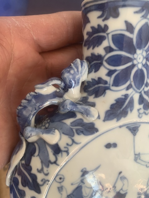 古玩陶瓷市井人物紋青花抱月瓶拍賣，當前價格6800元