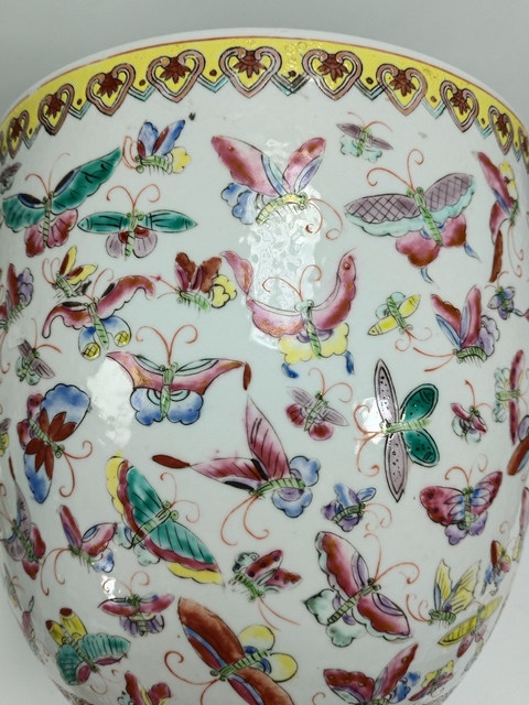 古玩陶瓷百蝶紋卷缸拍賣(mài)，當(dāng)前價(jià)格2369元