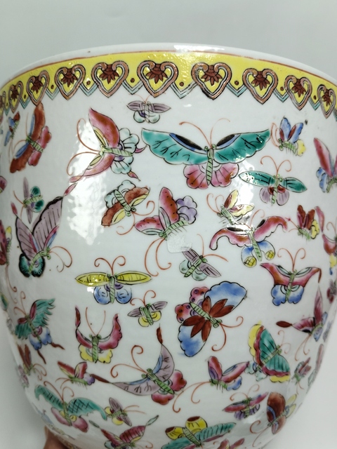 古玩陶瓷百蝶紋卷缸拍賣(mài)，當(dāng)前價(jià)格2369元