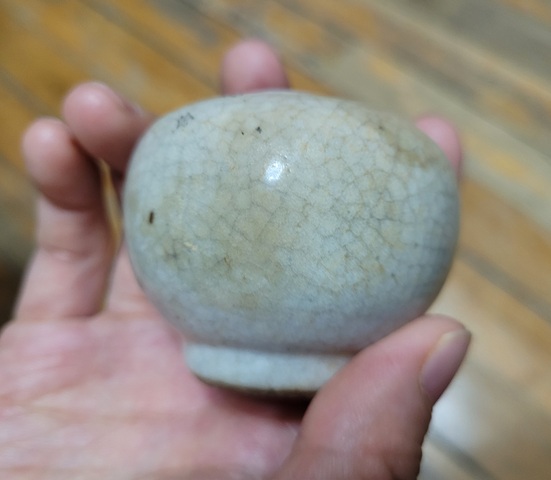 古玩陶瓷晚明哥釉水盂拍賣,當前價格568元