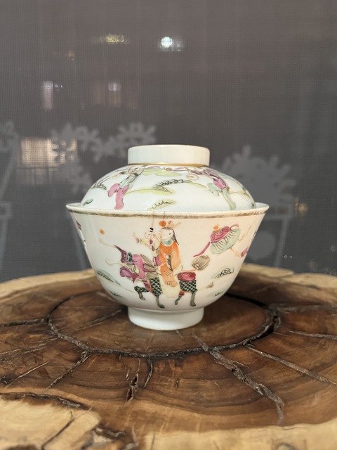 古玩陶瓷粉彩麒麟送子圖蓋碗拍賣,當前價格400元