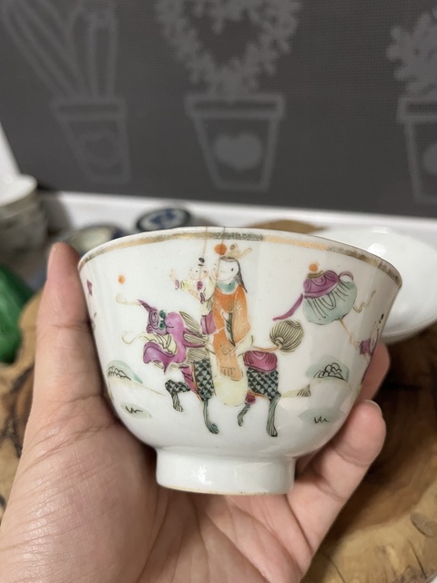 古玩陶瓷粉彩麒麟送子圖蓋碗拍賣,當前價格400元