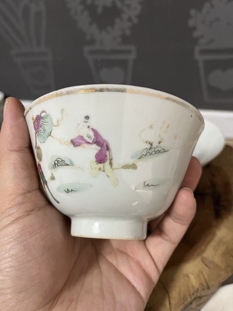 古玩陶瓷粉彩麒麟送子圖蓋碗拍賣,當前價格400元