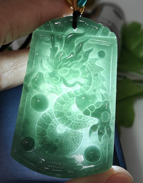 古玩玉器天然翡翠雕刻龍牌(帶鑒定證書(shū))拍賣,當(dāng)前價(jià)格688元