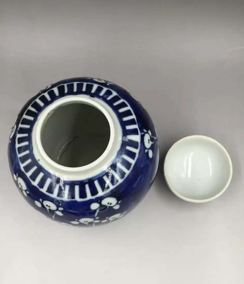 古玩陶瓷晚清青花留白冰梅紋蓋罐拍賣,當前價格900元