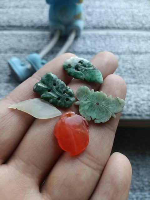 古玩玉器清代翠玉瑪瑙花飾拍賣，當前價格699元