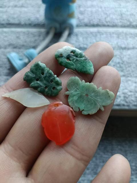 古玩玉器清代翠玉瑪瑙花飾拍賣，當前價格699元