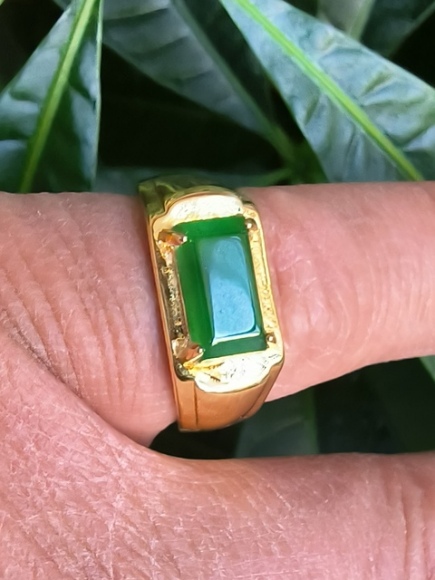 古玩玉器天然冰種滿綠翡翠鑲嵌馬鞍戒指（FJ93）拍賣，當(dāng)前價(jià)格368元