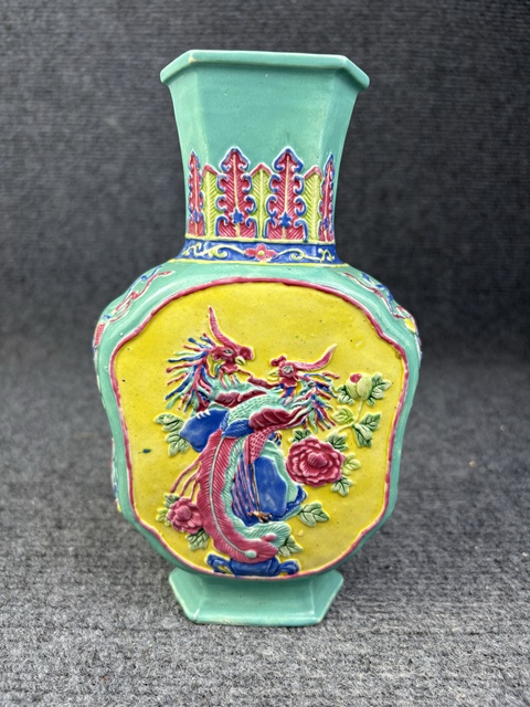 古玩陶瓷粉彩六方瓶拍賣，當前價格3588元