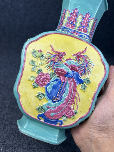 古玩陶瓷粉彩六方瓶拍賣，當前價格3588元