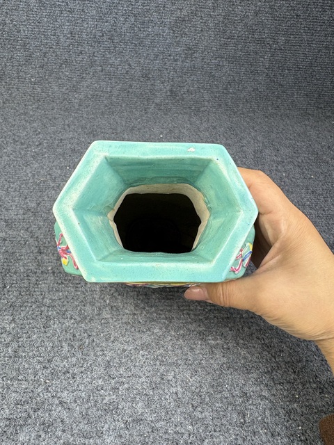 古玩陶瓷粉彩六方瓶拍賣，當前價格3588元