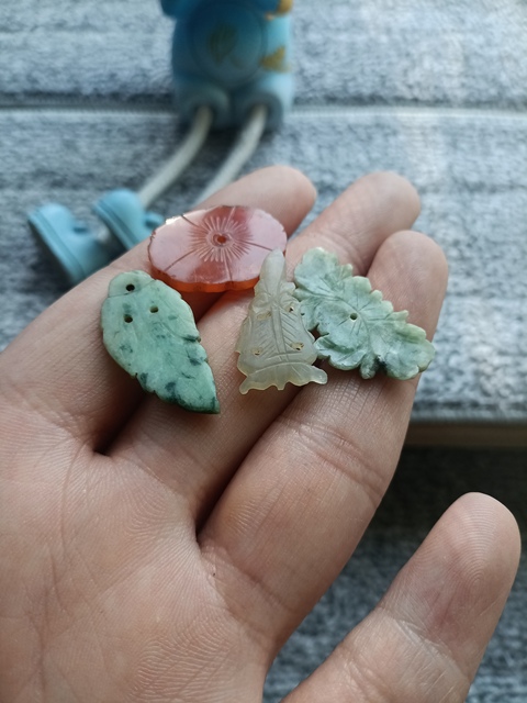 古玩玉器清代翠玉瑪瑙花飾拍賣,當前價格688元