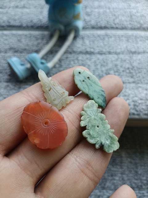 古玩玉器清代翠玉瑪瑙花飾拍賣,當前價格688元