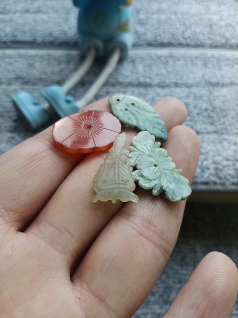 古玩玉器清代翠玉瑪瑙花飾拍賣,當前價格688元