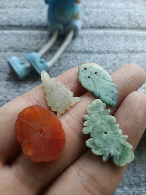 古玩玉器清代翠玉瑪瑙花飾拍賣,當前價格688元